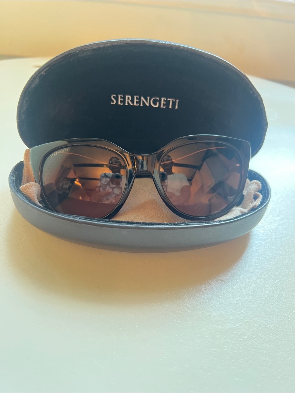 Vintage Serengeti Women's Black Frame Brown Gradient Lens Sunglasses